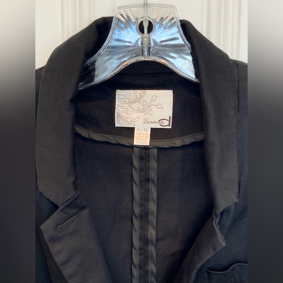 Dynamite Black Quarter Sleeve Single Button Blazer.  Size XL - Picture 3 of 3